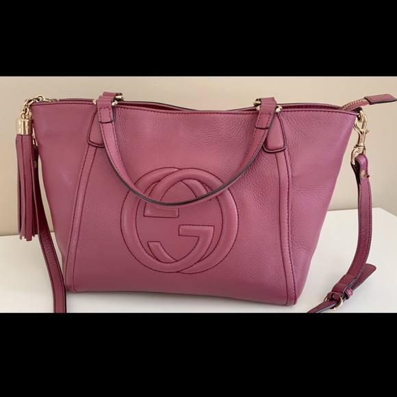 Gucci Handbags - Gucci’s pebbles calfskin soho bag in peonia
